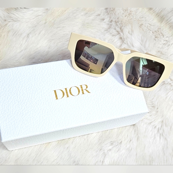 NEW ✨️ EXCLUDED ✨️ Dior Rainbow Mirrored Sunglasses - Picture 1 of 9